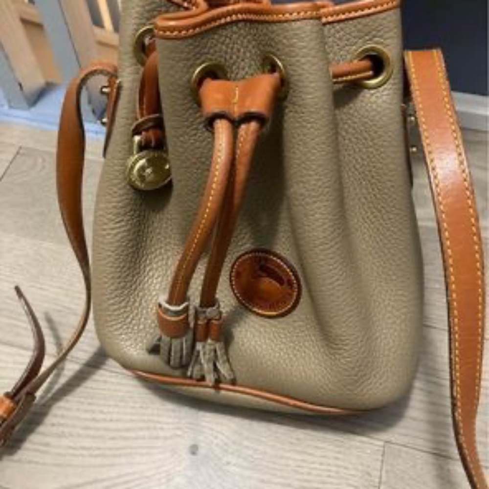 Dooney & Bourke bucket crossbody
